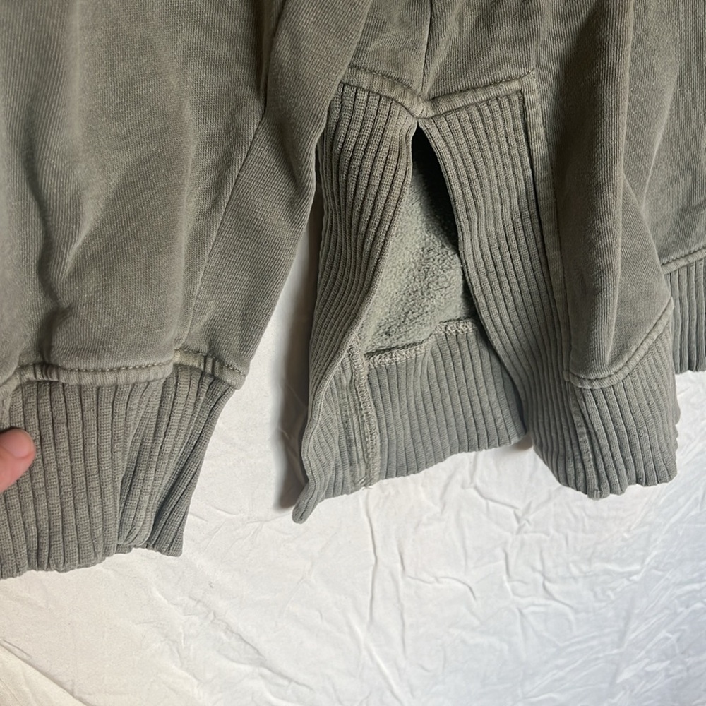 🌈 Olive Green Crewneck Sweater - Picture 3 of 4